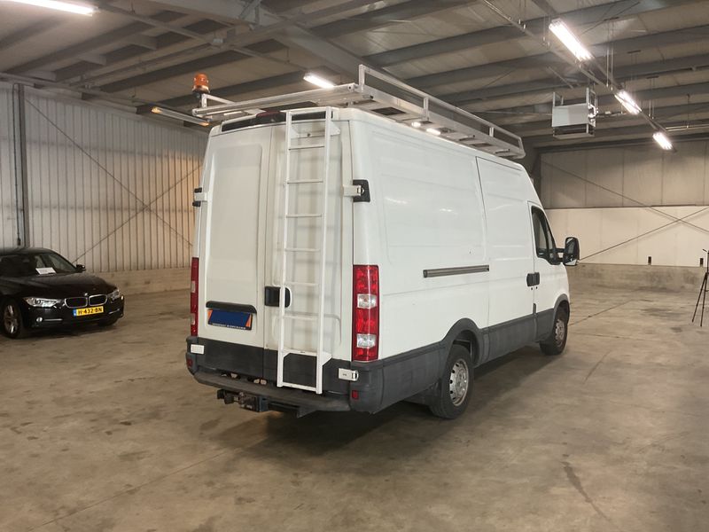 Iveco Daily 2.3 Diesel HKa 29 L Radstand 3000 2008 – снимка 2