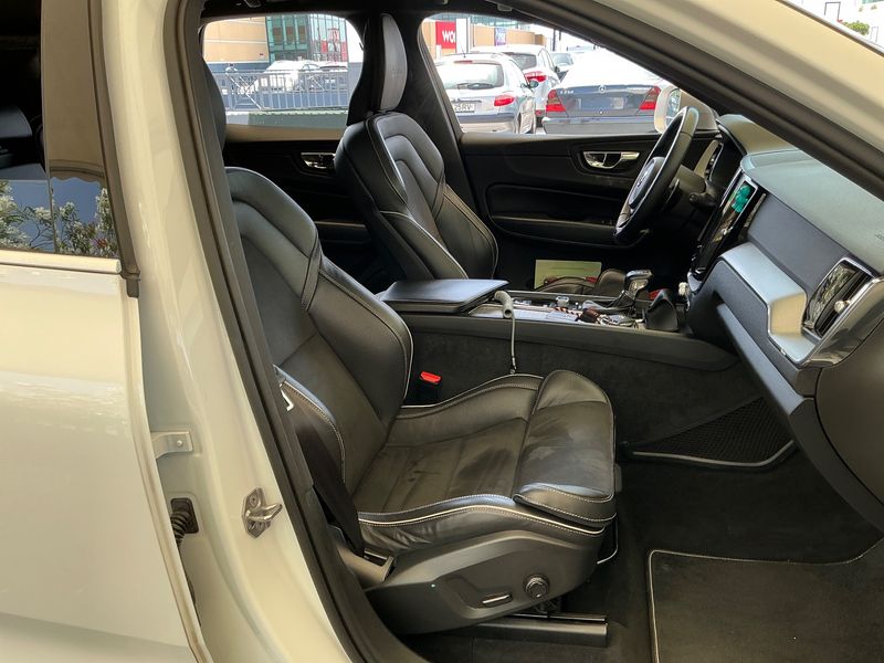 Volvo XC60 2.0 D4 R-Design 2WD 2018 – снимка 16