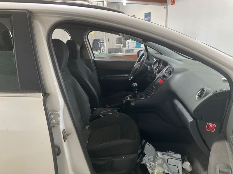 Peugeot 5008 1.6 Blue-HDi Style 2015 – снимка 3