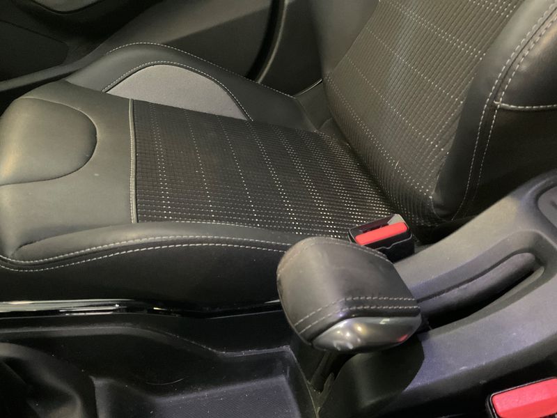 Peugeot 2008 1.2 PureTech Allure 2018 – снимка 23