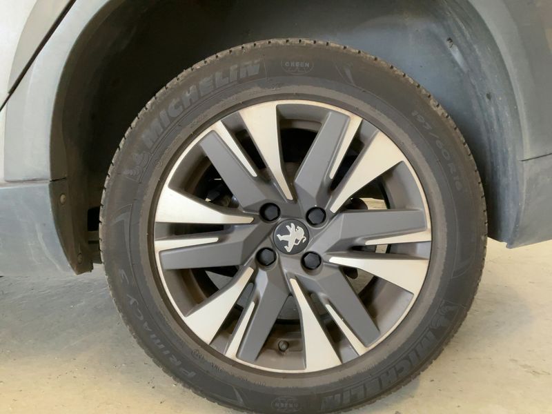 Peugeot 2008 1.2 PureTech Allure 2018 – снимка 5