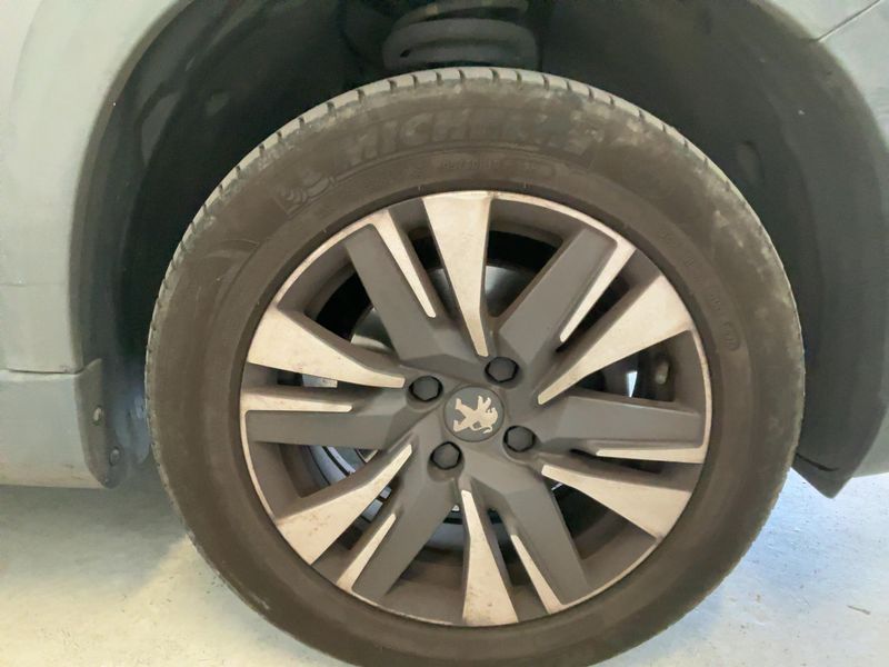Peugeot 2008 1.2 PureTech Allure 2018 – снимка 11
