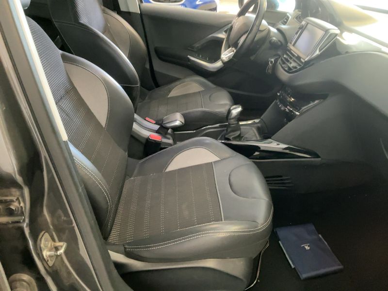 Peugeot 2008 1.2 PureTech Allure 2018 – снимка 16