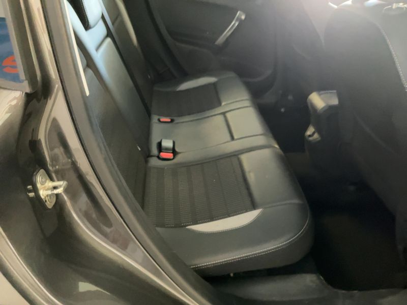 Peugeot 2008 1.2 PureTech Allure 2018 – снимка 19