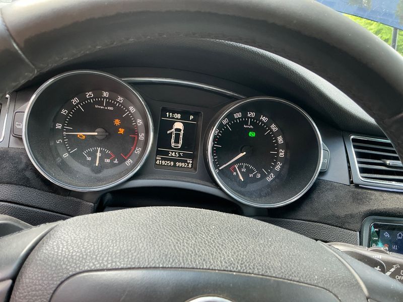Skoda Superb 2.0 TDI Elegance 2011 – снимка 4