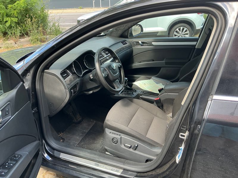 Skoda Superb 2.0 TDI Elegance 2011 – снимка 3