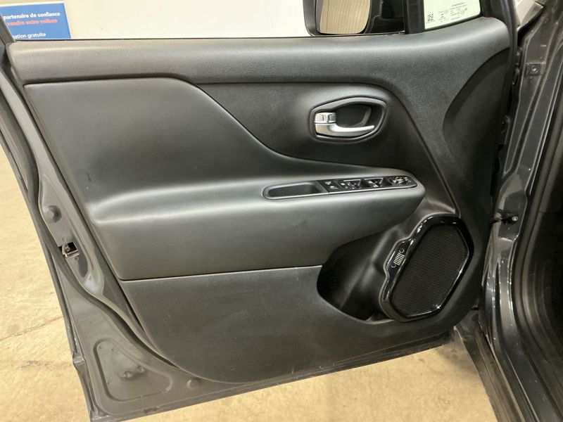 Jeep Renegade 1.5 GSE T4 e-Hybrid S FWD 2022 – снимка 27