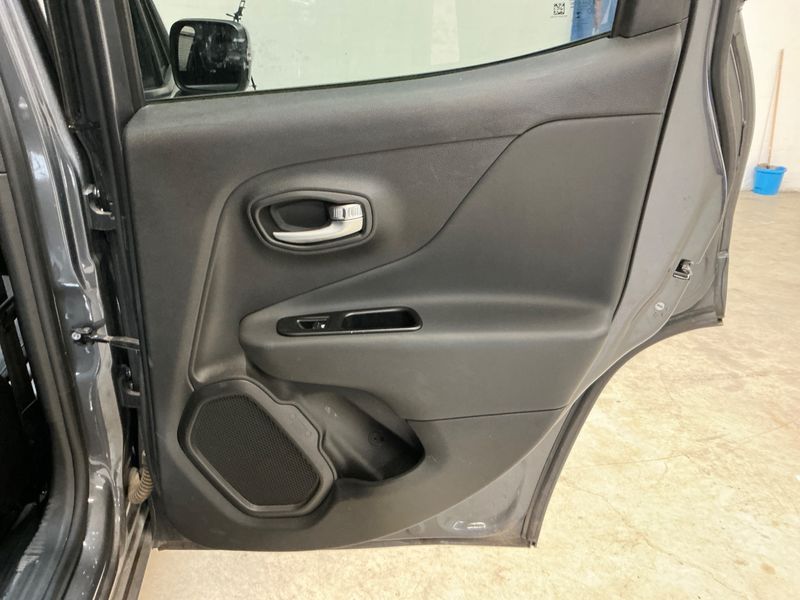 Jeep Renegade 1.5 GSE T4 e-Hybrid S FWD 2022 – снимка 26