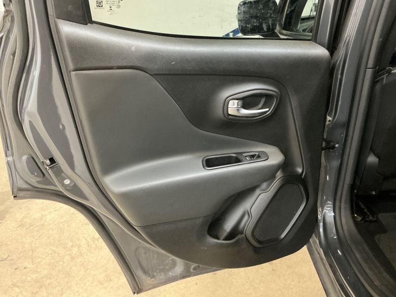 Jeep Renegade 1.5 GSE T4 e-Hybrid S FWD 2022 – снимка 24