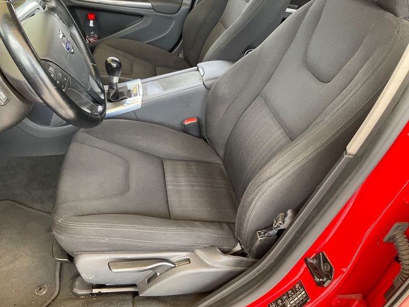 Volvo V60 2.0 D4 Kinetic 2012 – снимка 31