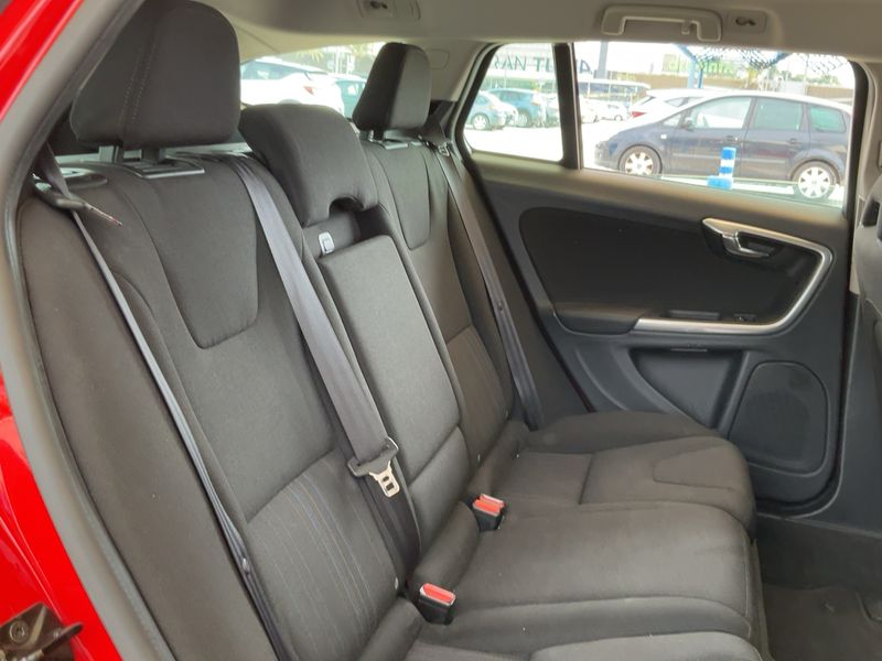 Volvo V60 2.0 D4 Kinetic 2012 – снимка 19