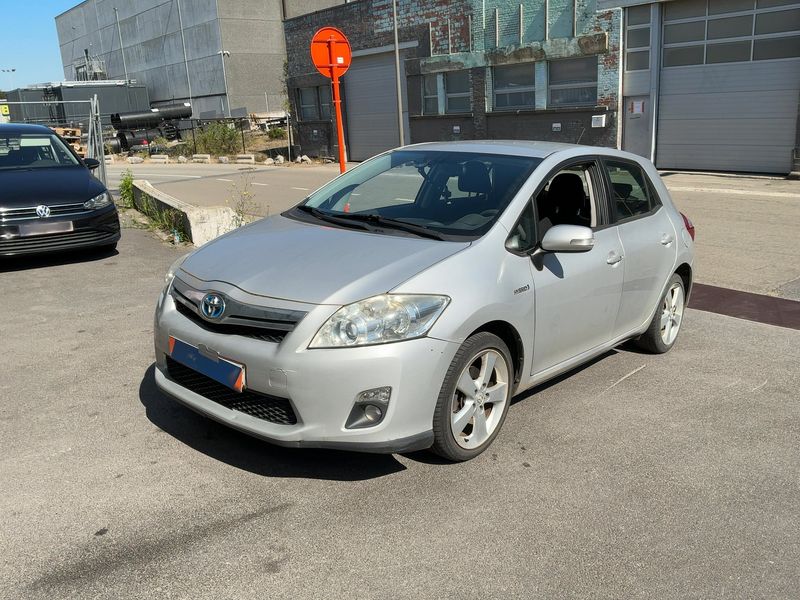 Toyota Auris 1.8 Hybrid Life 2011 – снимка 1