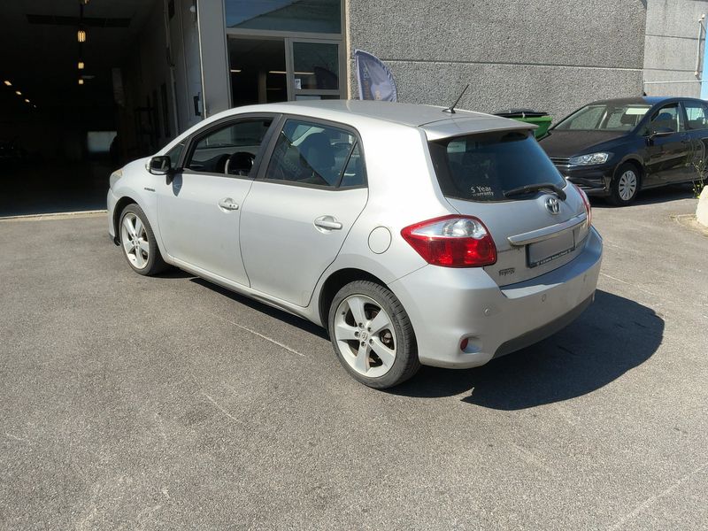 Toyota Auris 1.8 Hybrid Life 2011 – снимка 6