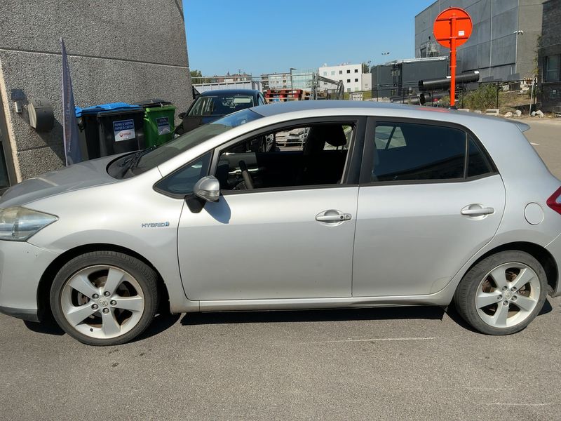 Toyota Auris 1.8 Hybrid Life 2011 – снимка 4