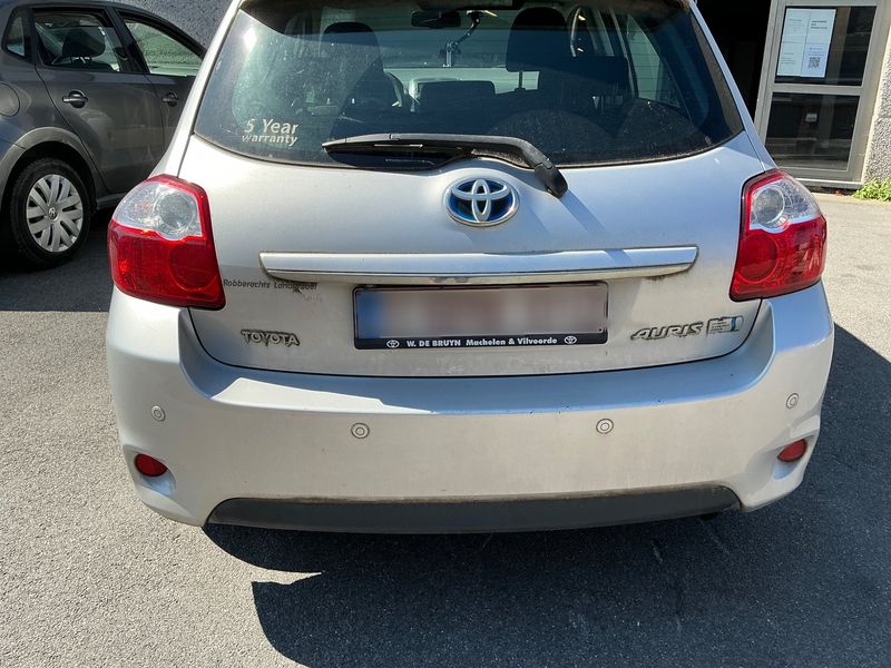 Toyota Auris 1.8 Hybrid Life 2011 – снимка 34