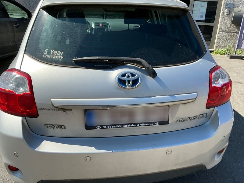 Toyota Auris 1.8 Hybrid Life 2011 – снимка 37