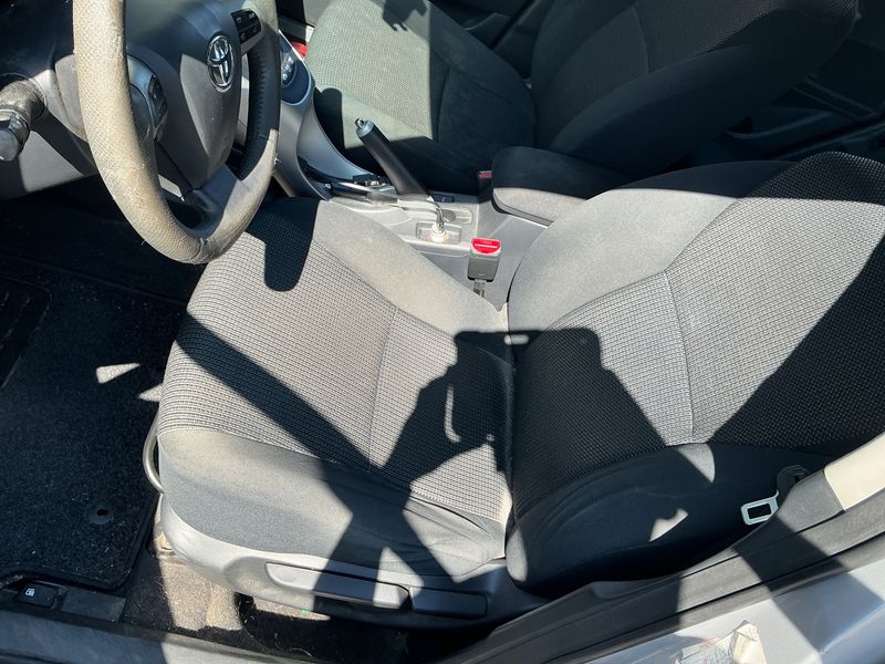 Toyota Auris 1.8 Hybrid Life 2011 – снимка 32