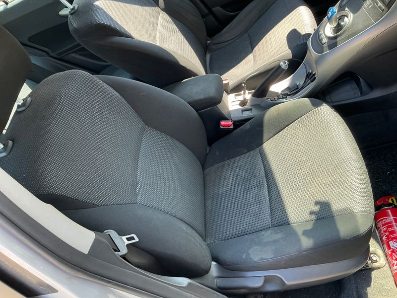Toyota Auris 1.8 Hybrid Life 2011 – снимка 30