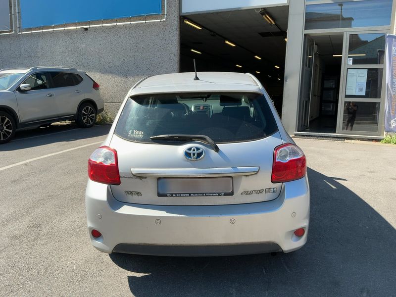 Toyota Auris 1.8 Hybrid Life 2011 – снимка 7