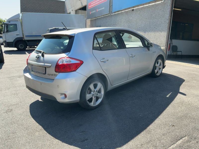 Toyota Auris 1.8 Hybrid Life 2011 – снимка 8