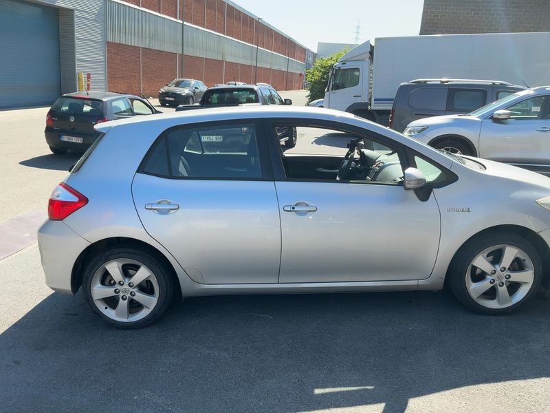 Toyota Auris 1.8 Hybrid Life 2011 – снимка 10
