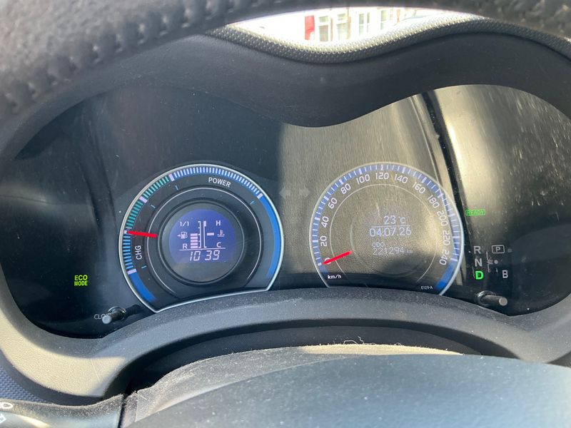 Toyota Auris 1.8 Hybrid Life 2011 – снимка 18