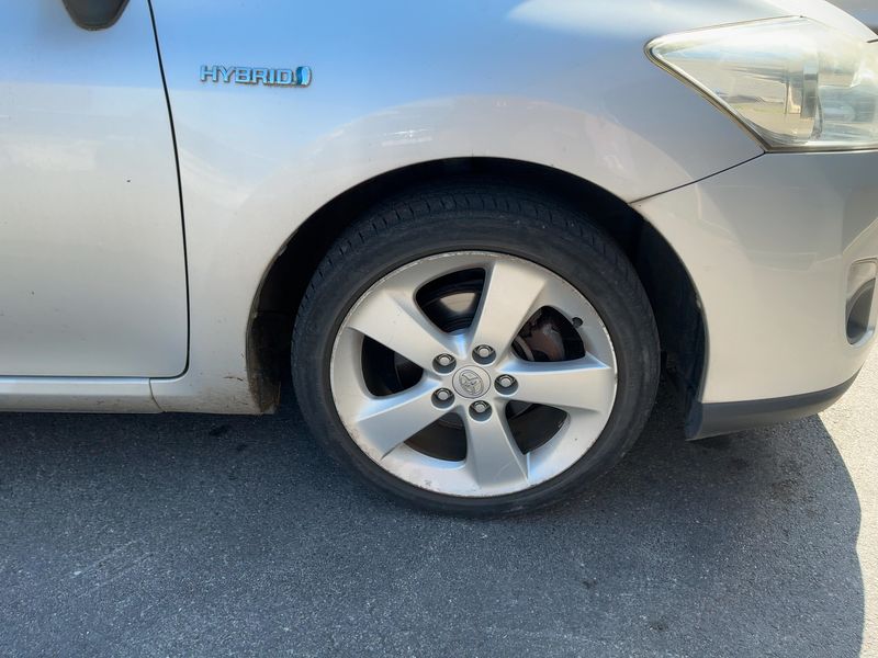 Toyota Auris 1.8 Hybrid Life 2011 – снимка 11