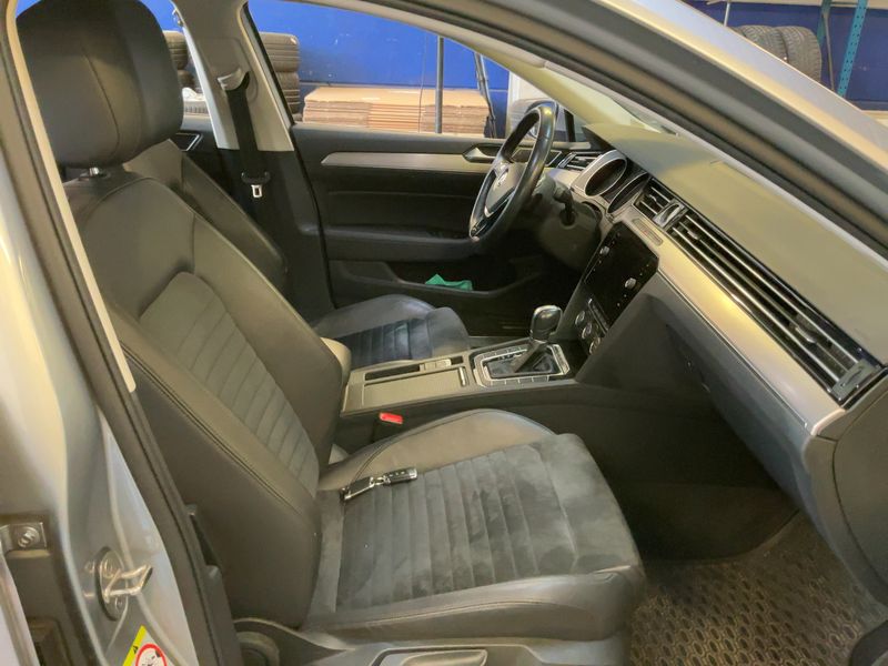 Volkswagen Passat 1.8 TSI Highline BlueMotion Tech 2017 – снимка 17