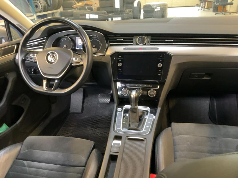 Volkswagen Passat 1.8 TSI Highline BlueMotion Tech 2017 – снимка 18