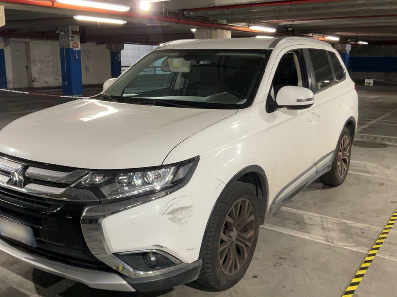 Mitsubishi Outlander 2.2 DI-D Instyle 2WD 2019 – снимка 2