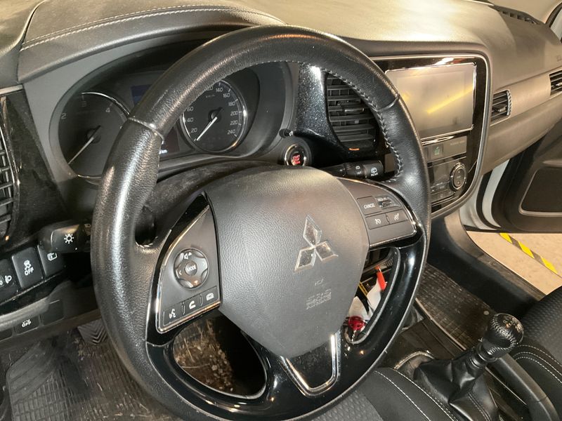 Mitsubishi Outlander 2.2 DI-D Instyle 2WD 2019 – снимка 30