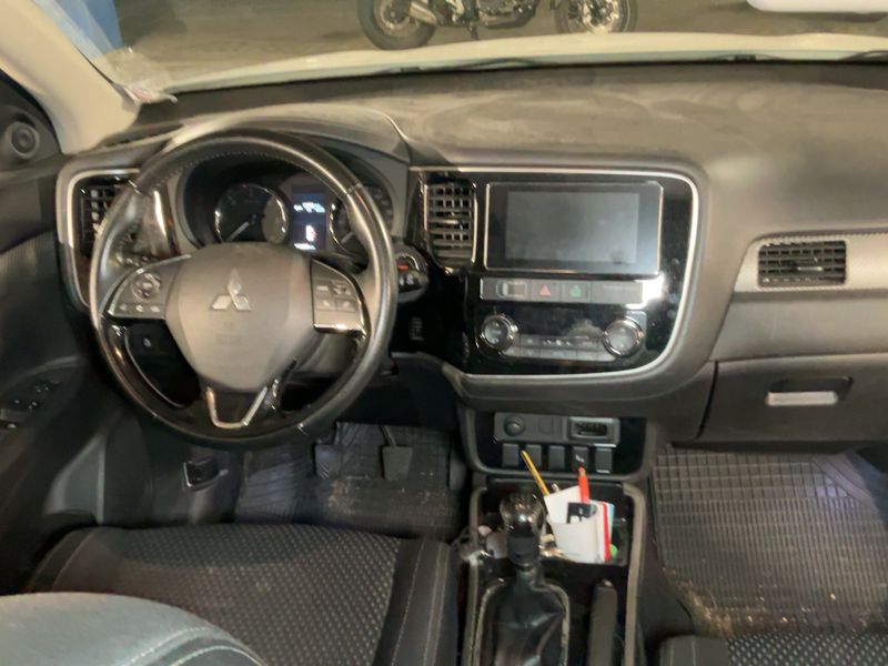 Mitsubishi Outlander 2.2 DI-D Instyle 2WD 2019 – снимка 17