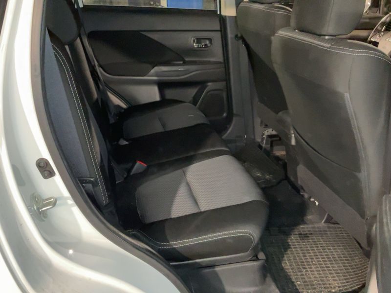 Mitsubishi Outlander 2.2 DI-D Instyle 2WD 2019 – снимка 19