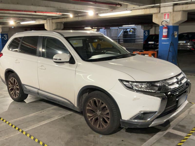 Mitsubishi Outlander 2.2 DI-D Instyle 2WD 2019 – снимка 12