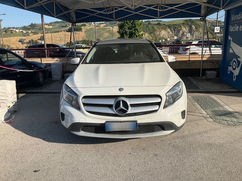 Mercedes-Benz GLA-Klasse GLA 180 d Executive 2015 – снимка 14