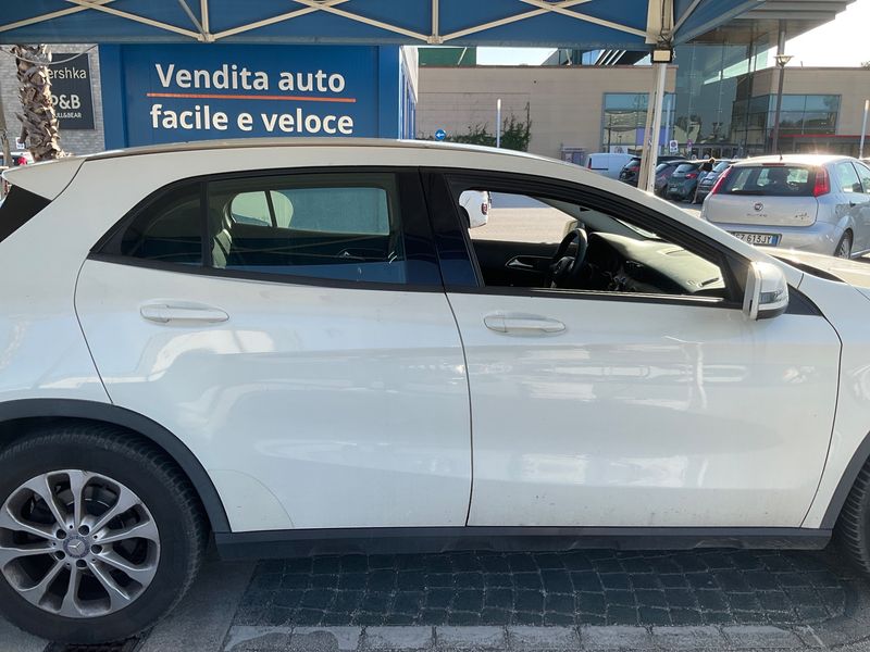 Mercedes-Benz GLA-Klasse GLA 180 d Executive 2015 – снимка 10