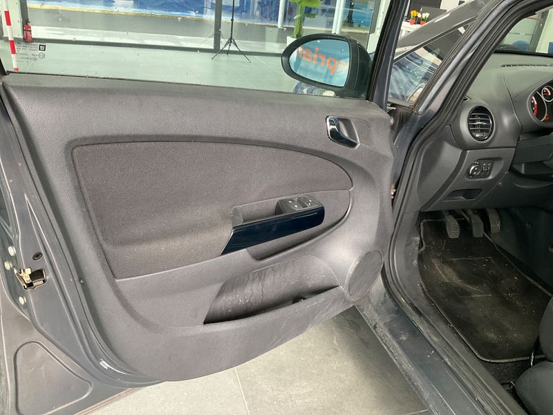 Opel Corsa 1.2 Edition 2013 – снимка 32