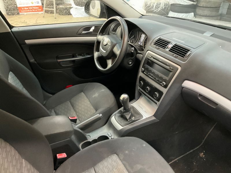 Skoda Octavia 1.4 TSI Ambiente 2010 – снимка 3
