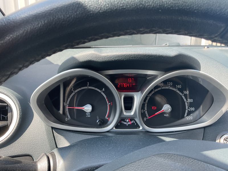 Ford Fiesta 1.6 TDCi Titanium 2011 – снимка 4