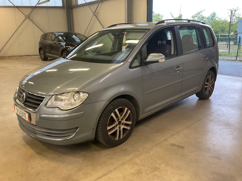 Volkswagen Touran 1.9 TDI Trendline 2009 – снимка 1