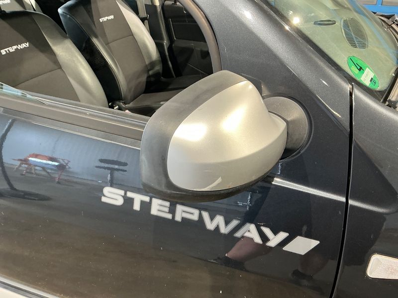 Dacia Sandero 1.6 E85 Stepway II 2012 – снимка 26