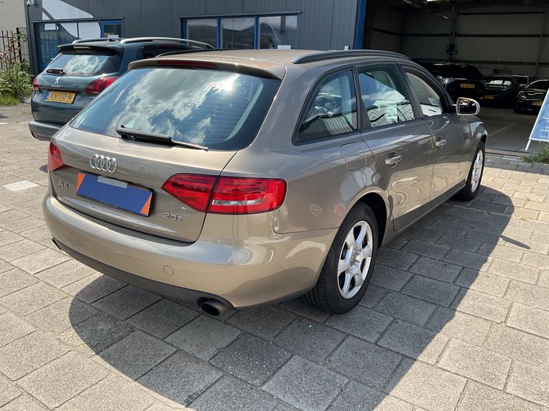 Audi A4 2.0 TFSI Attraction 2010 – снимка 2