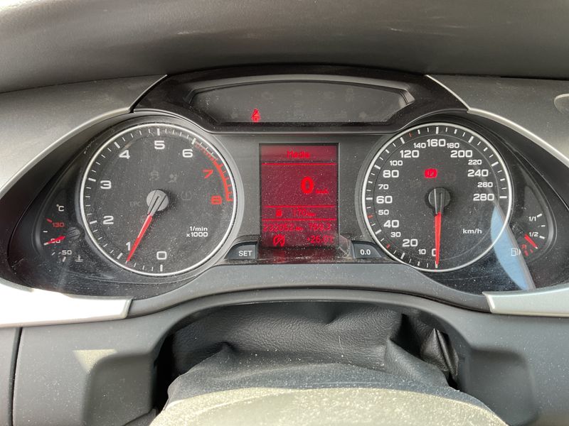 Audi A4 2.0 TFSI Attraction 2010 – снимка 4