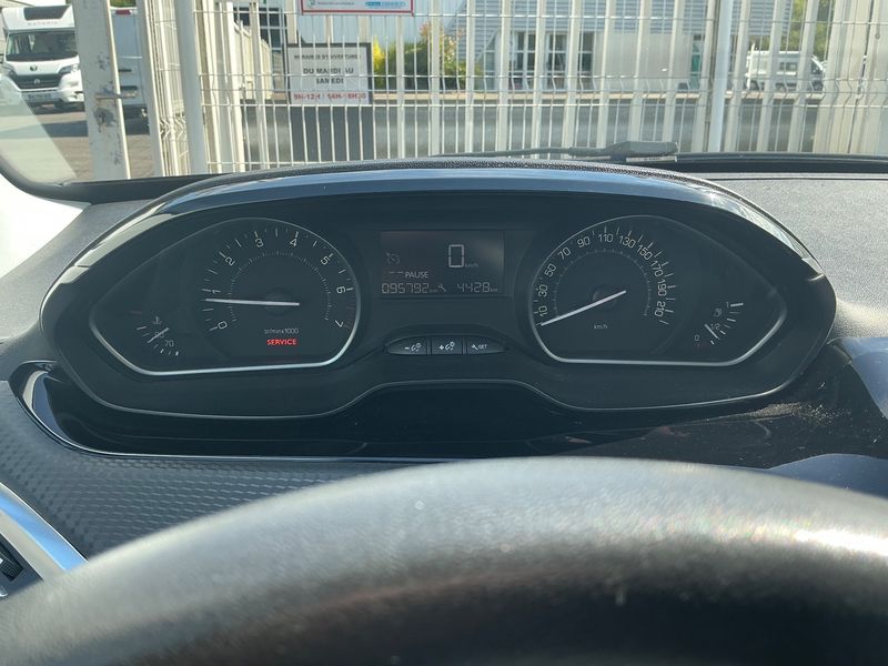 Peugeot 208 1.2 PureTech Style 2016 – снимка 18