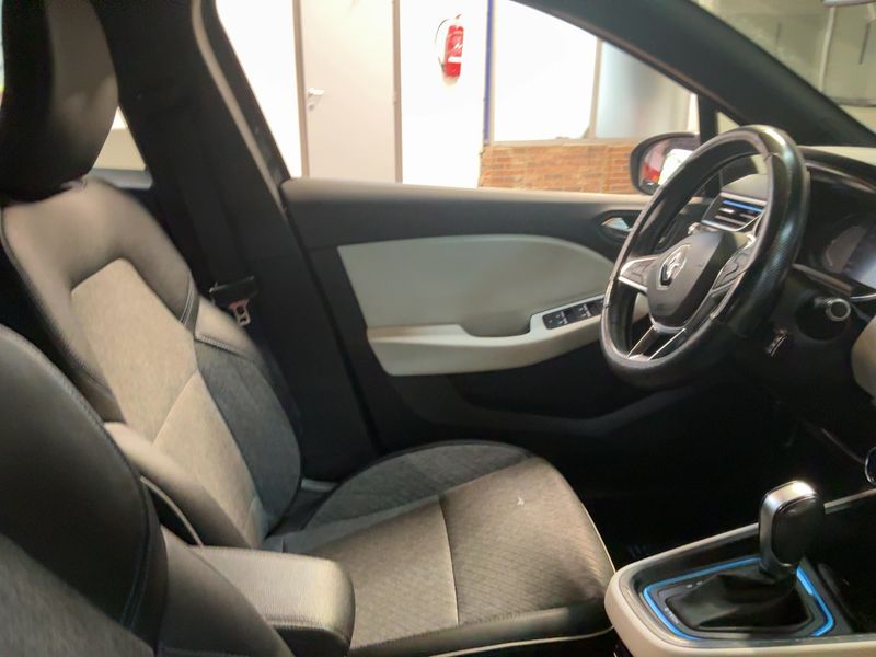 Renault Clio 1.6 Hybrid E-Tech Premiere Edition 2021 – снимка 16