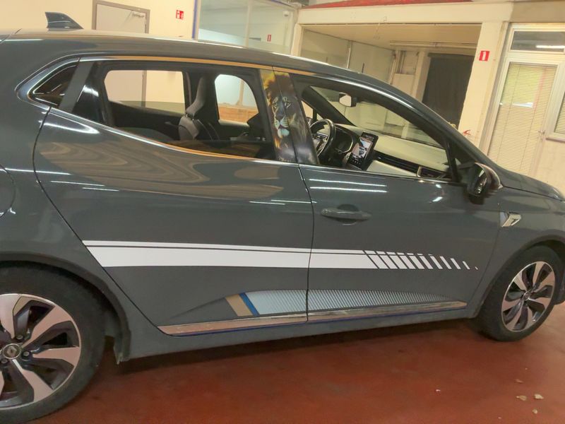 Renault Clio 1.6 Hybrid E-Tech Premiere Edition 2021 – снимка 10