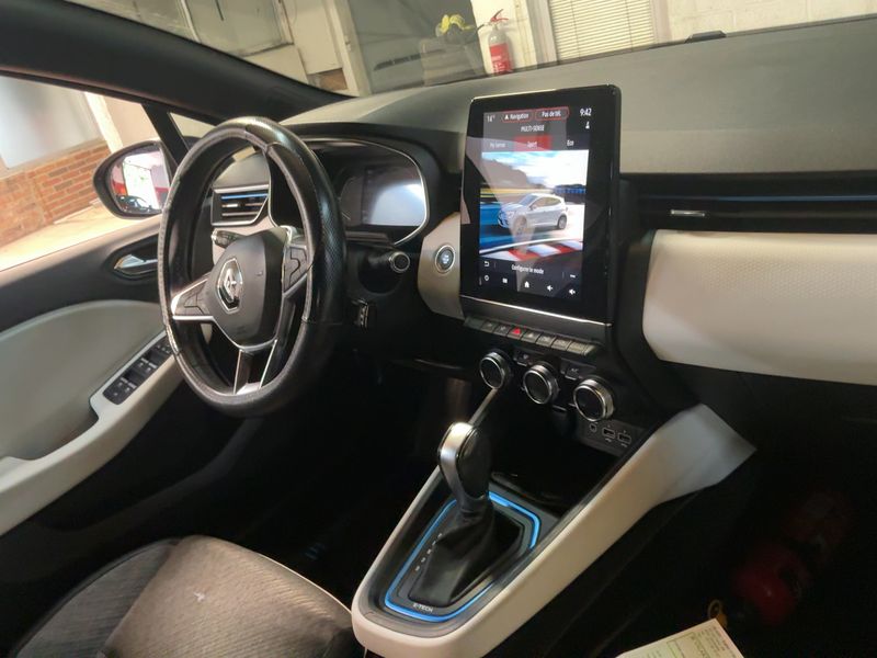Renault Clio 1.6 Hybrid E-Tech Premiere Edition 2021 – снимка 17