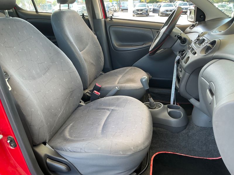 Toyota Yaris 1.0 VVT-i 2001 – снимка 3