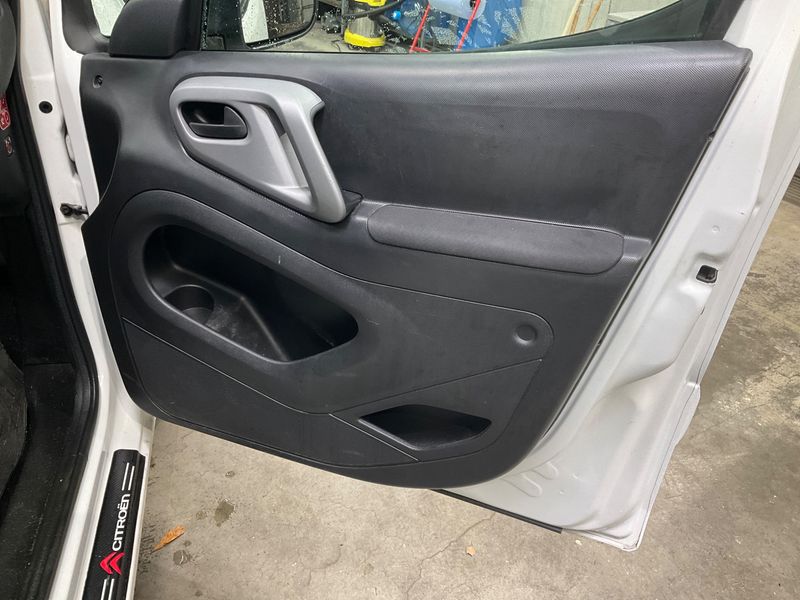 Citroen Berlingo 1.6 Blue-HDi Selection 2018 – снимка 32