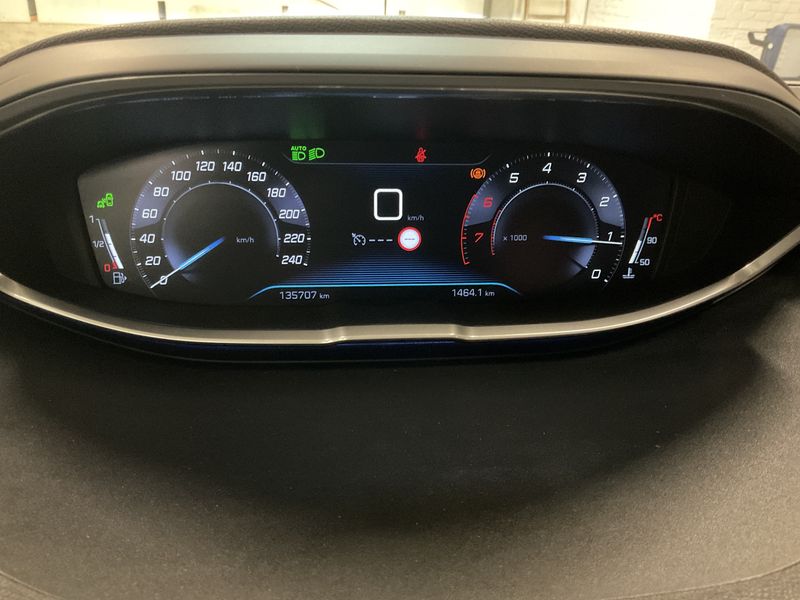 Peugeot 3008 1.2 PureTech Allure 2017 – снимка 18